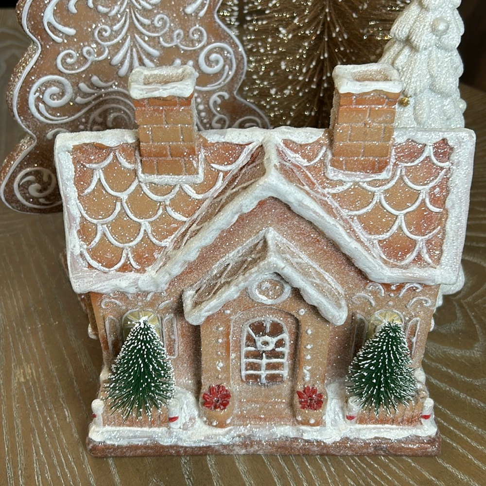 NEW! Christmas Holiday Gingerbread Winter Village Cottage Home House - Picture 2 of 9